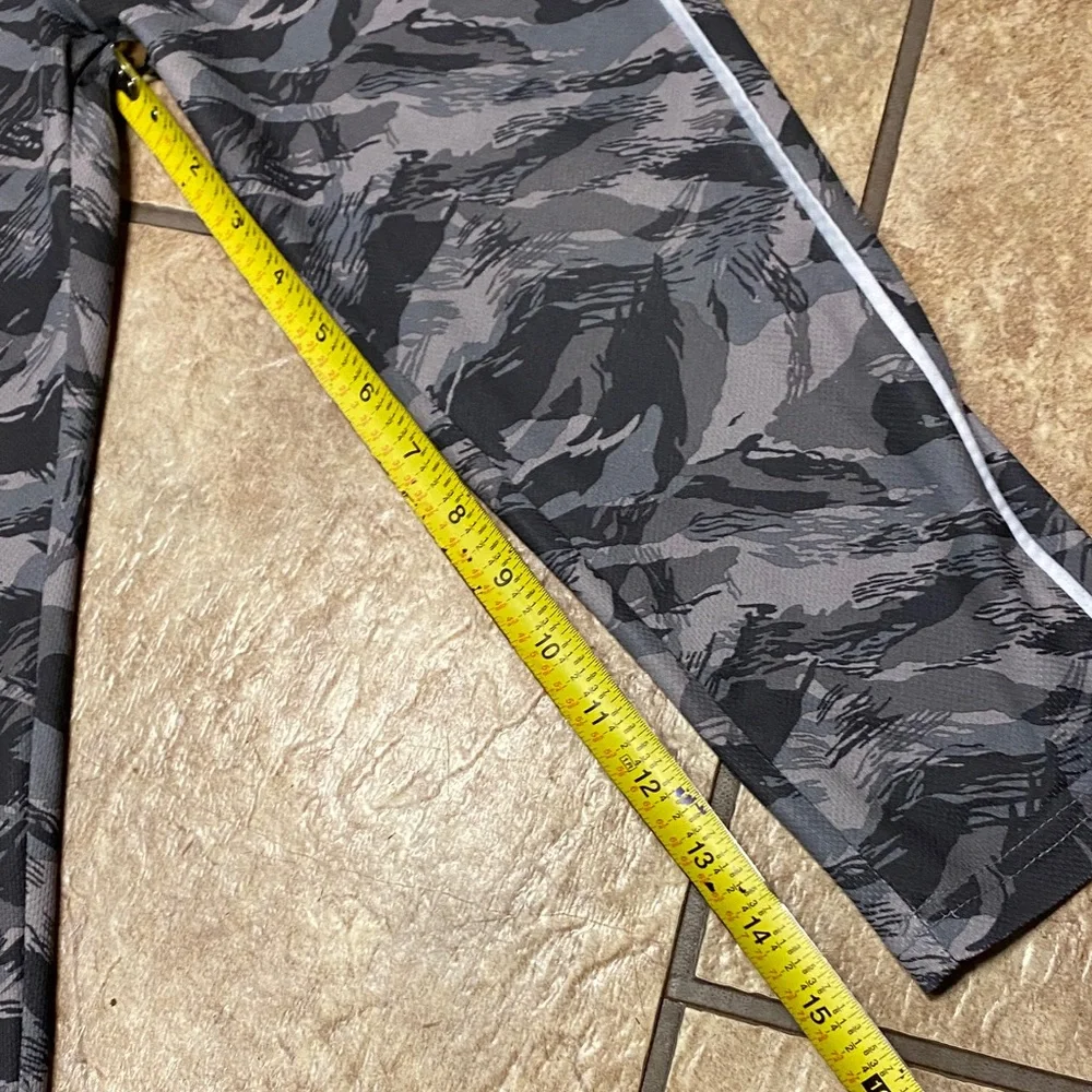 OshKosh B'gosh Gray Camouflage Size 5/5A Joggers Comfy Kids